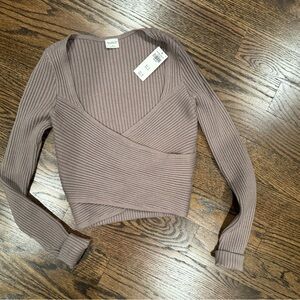 Abercrombie & Fitch Ribbed Long Sleeve Knit Top in Mauve Size M